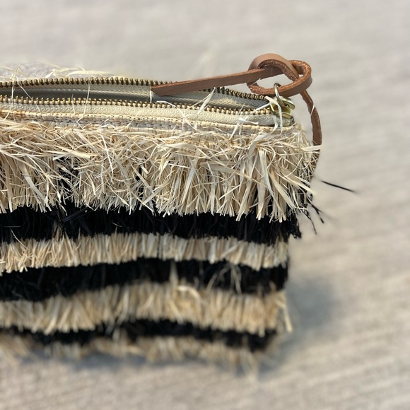 Kayu Design Rafia Clutch - Picture 2 of 5